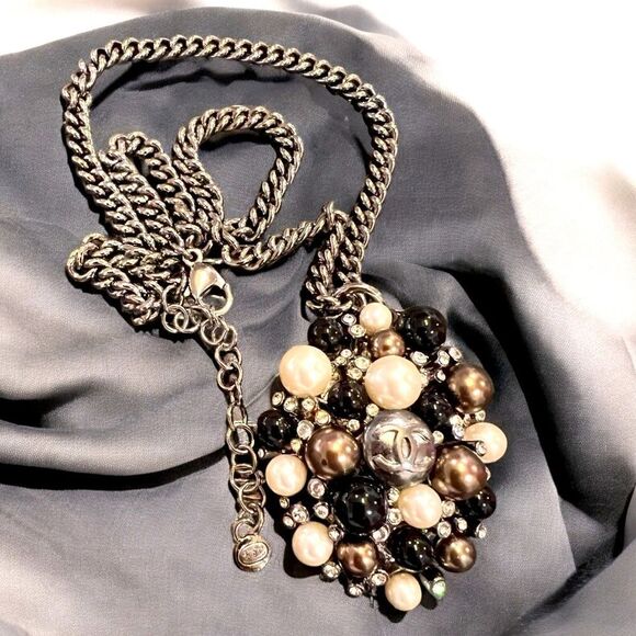 Chanel Authentic Necklace - Picture 1 of 5